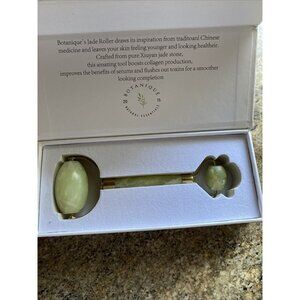 Botanique Natural Essentials Jade Facial Roller and Neck Massager Green